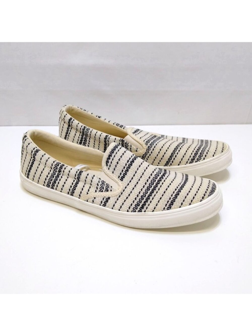 Old Navy Slip-On Sneakers Size 9 V/305979 Black & White Striped Canvas Material